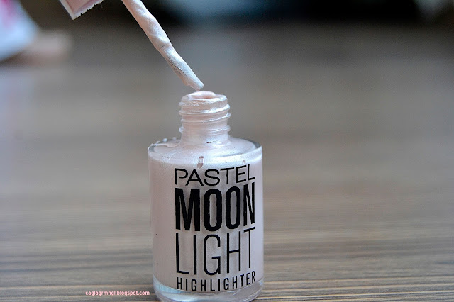 Pastel-moon-light-highlighter