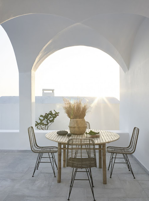 Seascape Suites, Santorini by architectural studio STONES & WALLS