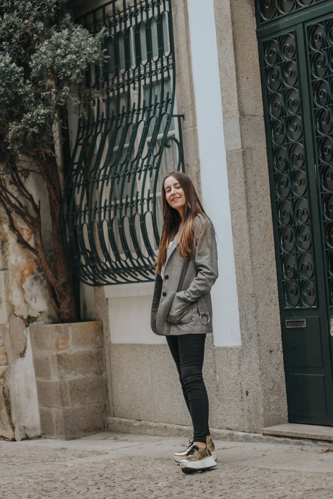 outfit_Blazer_riscas_zara outfit_check_blazer_golden_sneakers