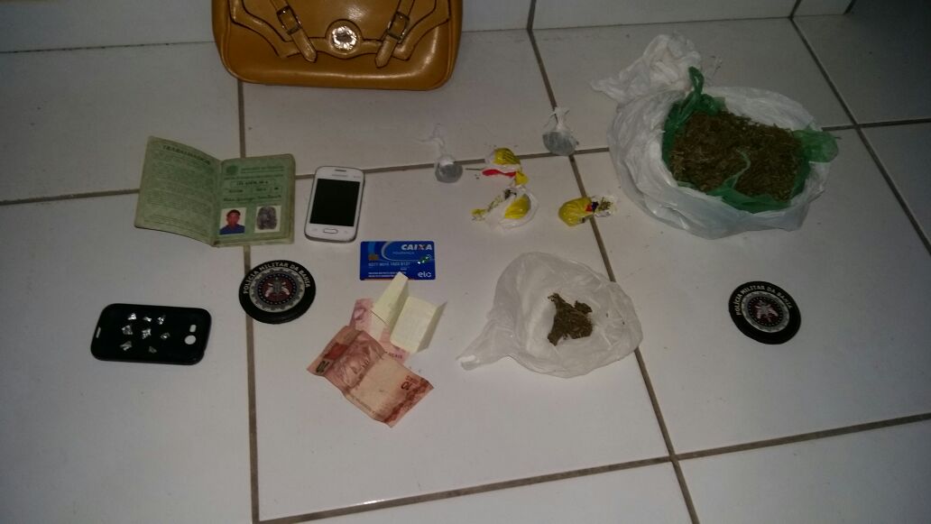 Mirangaba: PM estoura boca de fumo no "Inferninho" em Taquarendi Mirangaba: PM estoura boca de fumo no "Inferninho" em Taquarendi