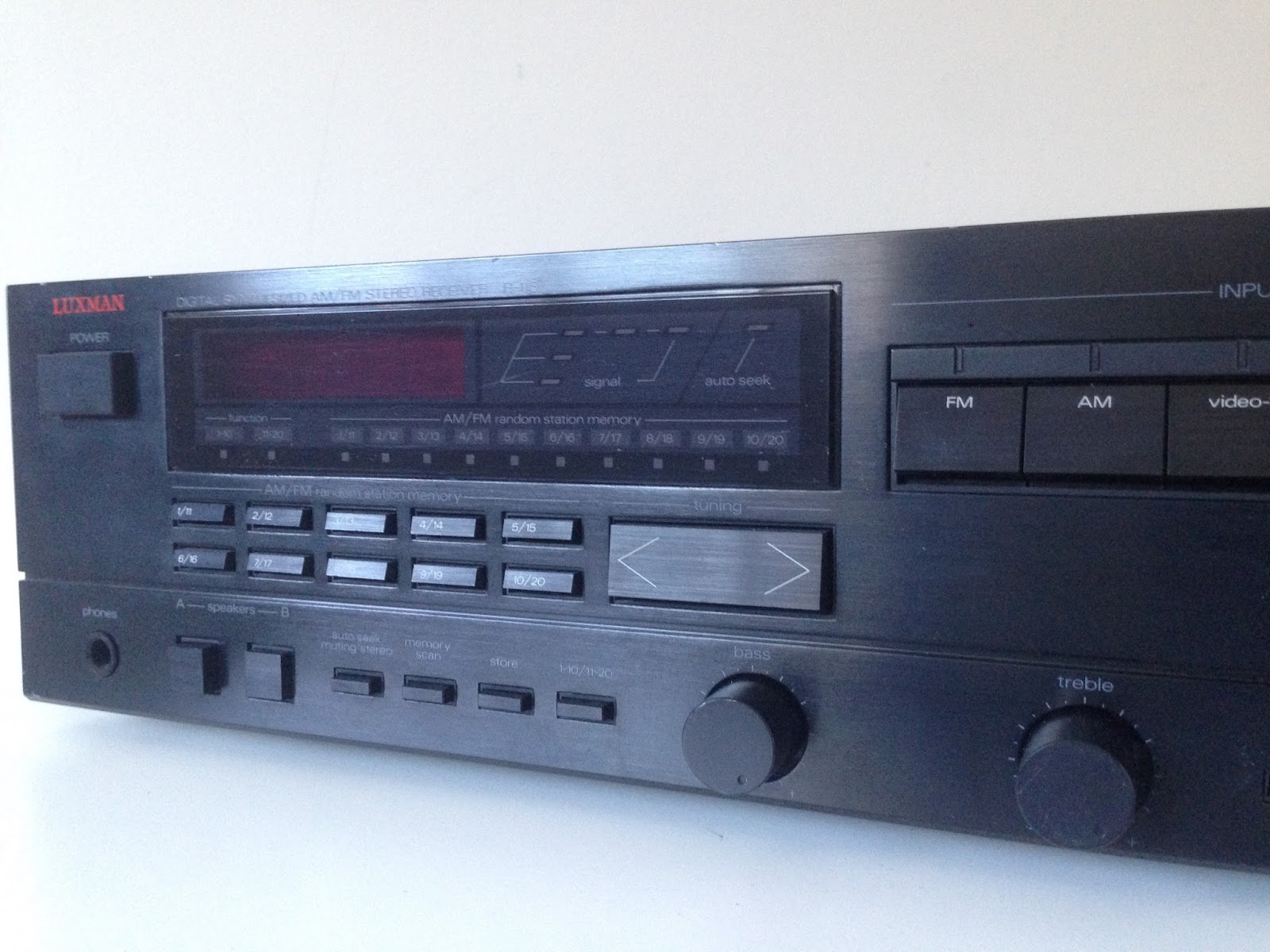 Vintage Stereo Guy Luxman R113 AM/FM Stereo Receiver (1990)
