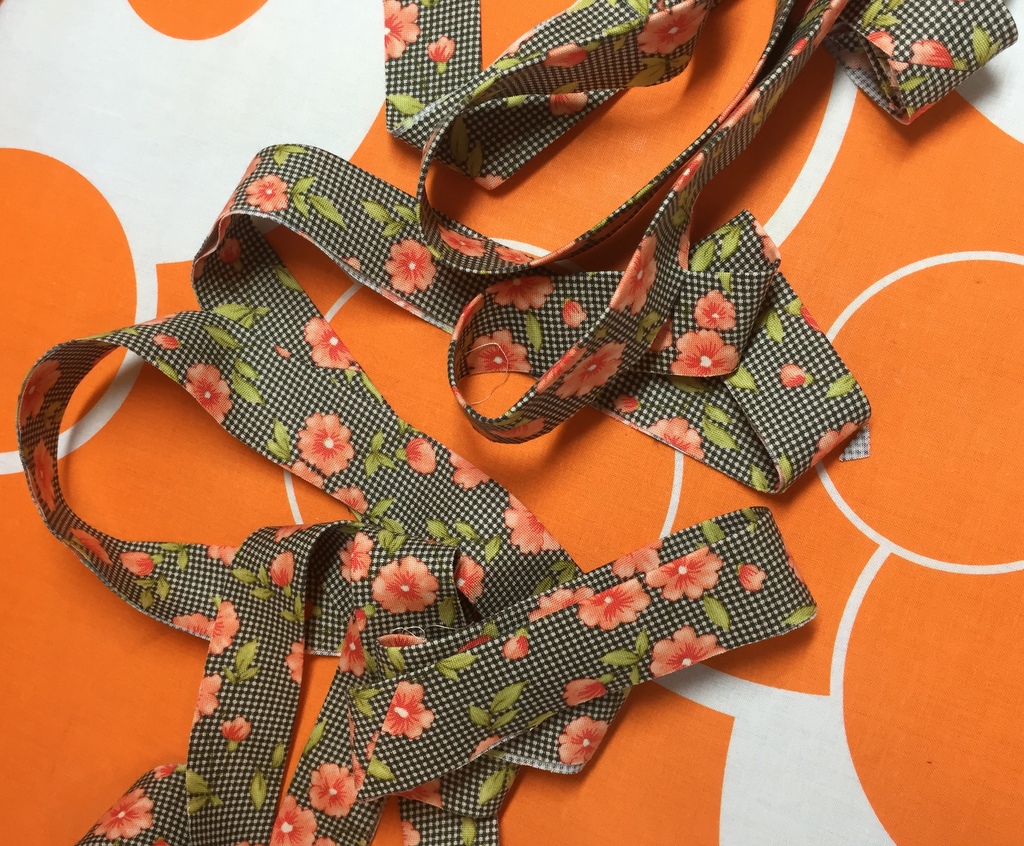 Stitching With 2 Strings Tutorial Bias Binding on a Scalloped Edge
