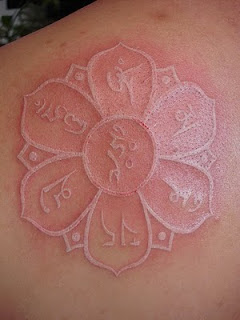 FREE TATTOO PICTURES: White Tattoos - A Unique Touch