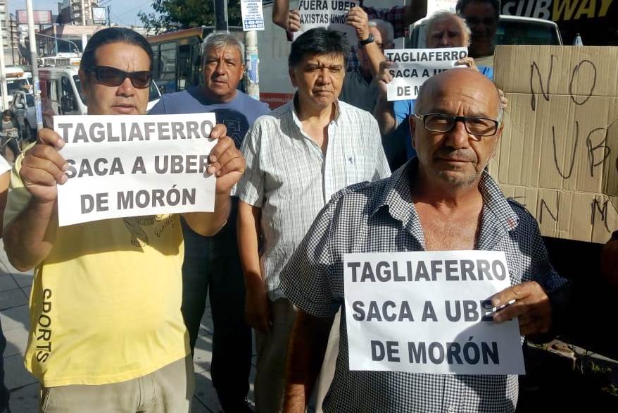 Morón: Luego de una Fallida Reunión entre Taxistas y Representantes del Gobierno Municipal, este Martes se llevará a cabo una Multitudinaria Manifestación de Taxis en el Centro Moronense.