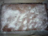 Пирог с черникой: Посыпать сахарной пудрой