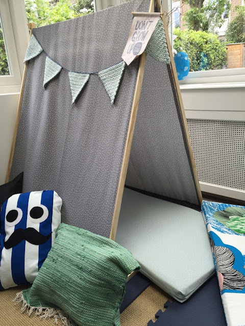 DIY speelhoek: mat wordt stevig kussen Studio Mojo, kussen, DIY speelhoek, zelf een speelhoek maken, Gemaakt/ DIY, mat wordt kussen, naaien, badmat, Sostrene Grene,