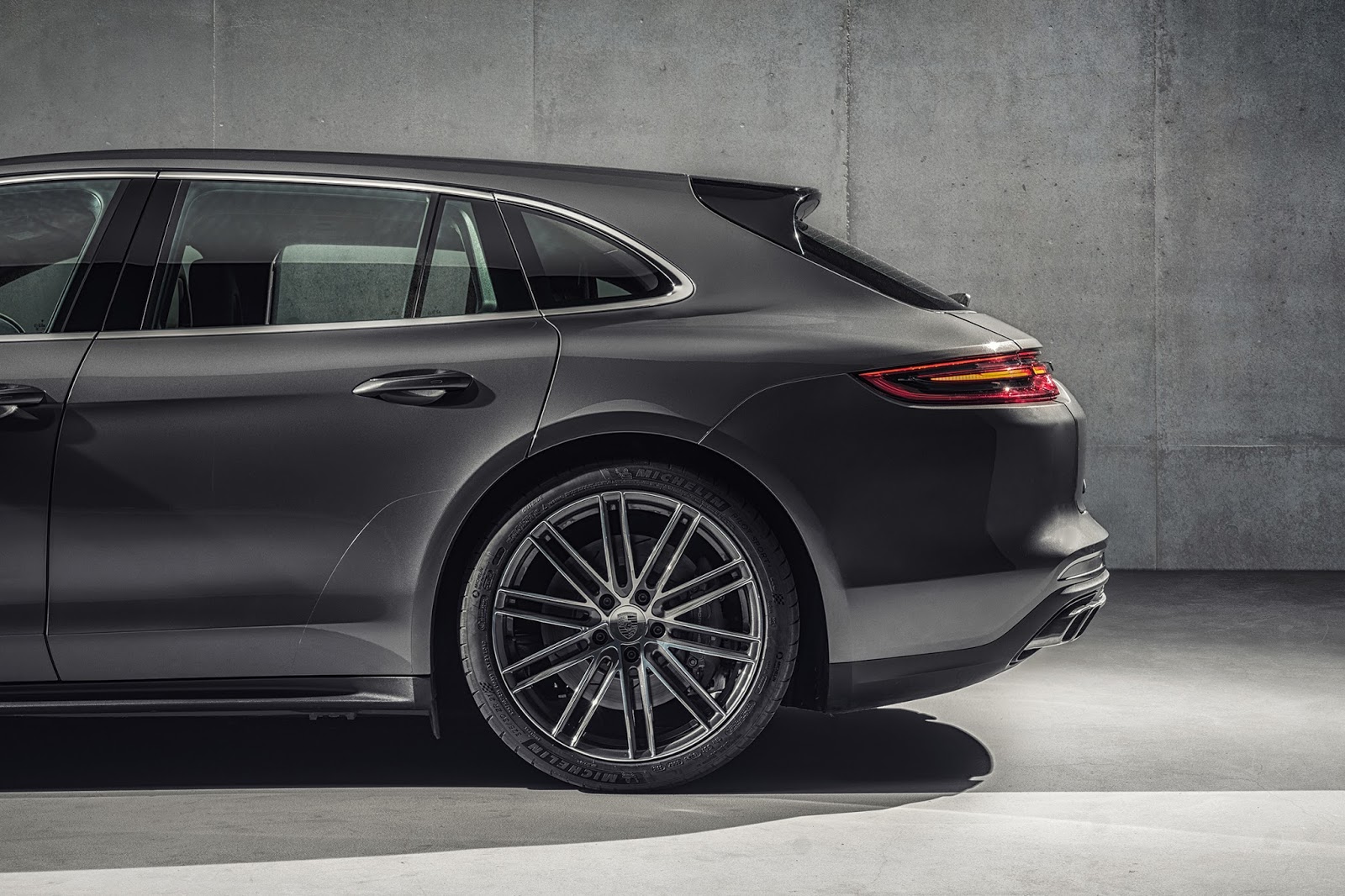 Porsche+Panamera+Sport+Turismo+-13.jpg