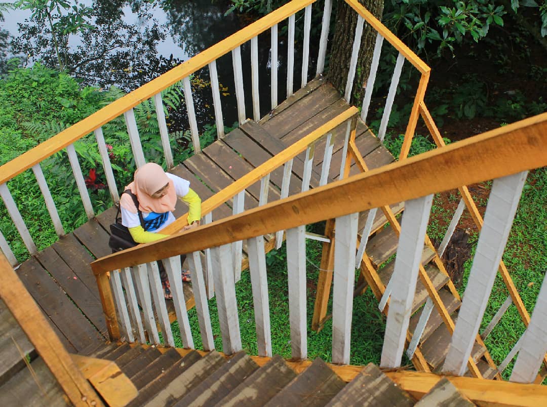 Spot Foto Mobil Jeep Tua