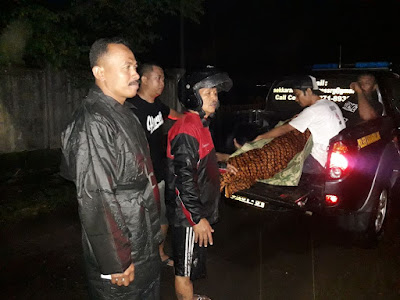BABINSA KROYO BANTU EVAKUASI PENEMUAN MAYAT