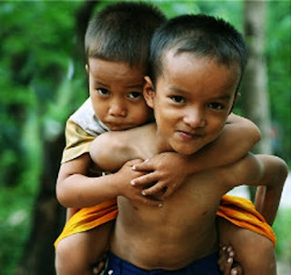 Người anh trai đần độn - Huynh đệ