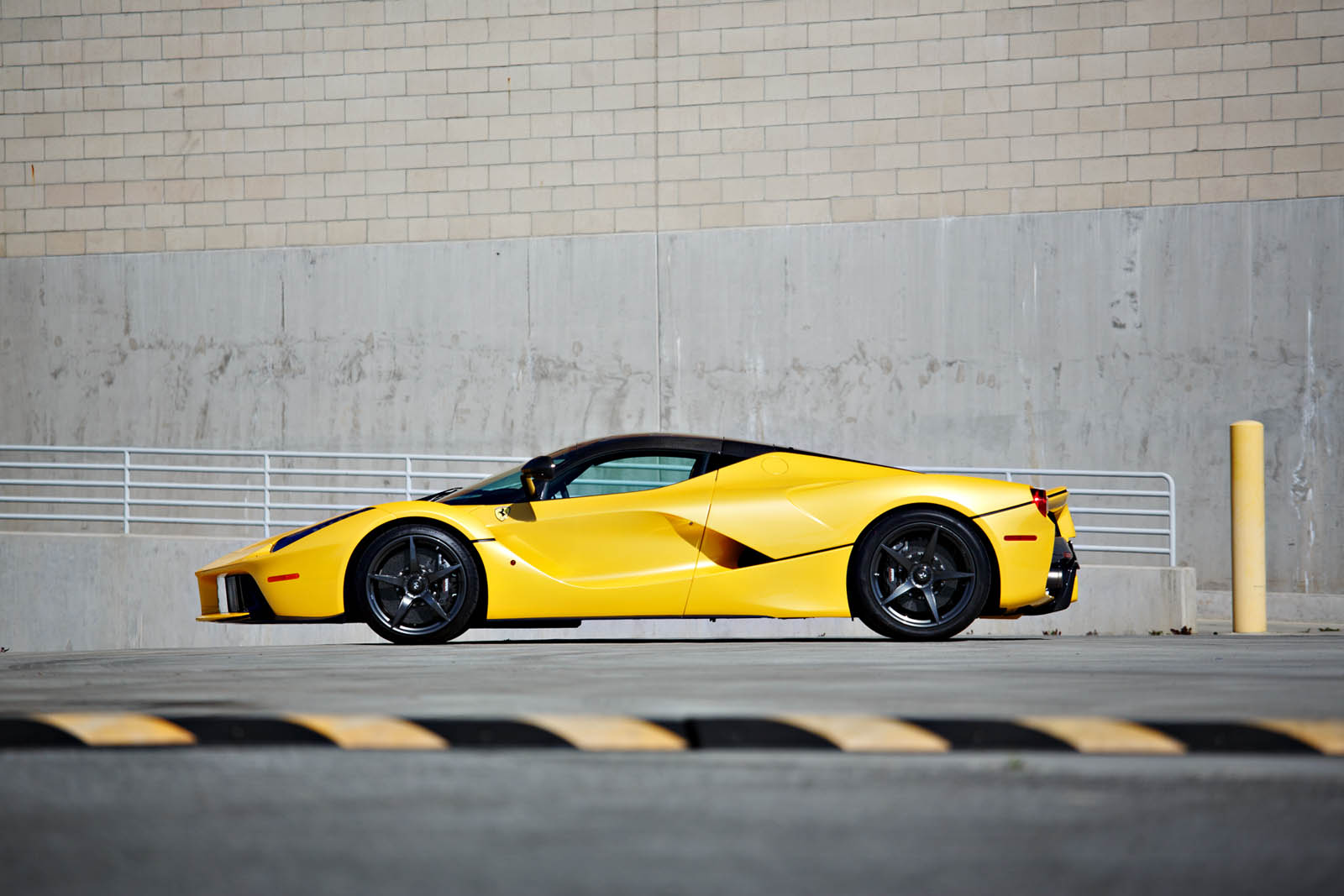 LAFERRARI желтая
