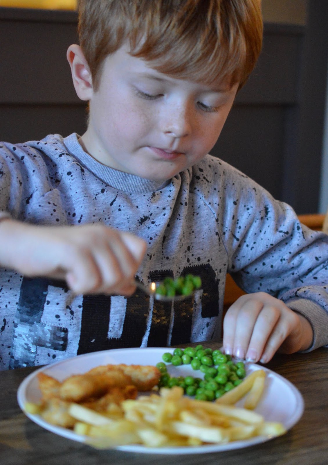 St Mary's Inn Stannington | Saturday Lunch Menu Review (with kids) - kids fish, chips and peas