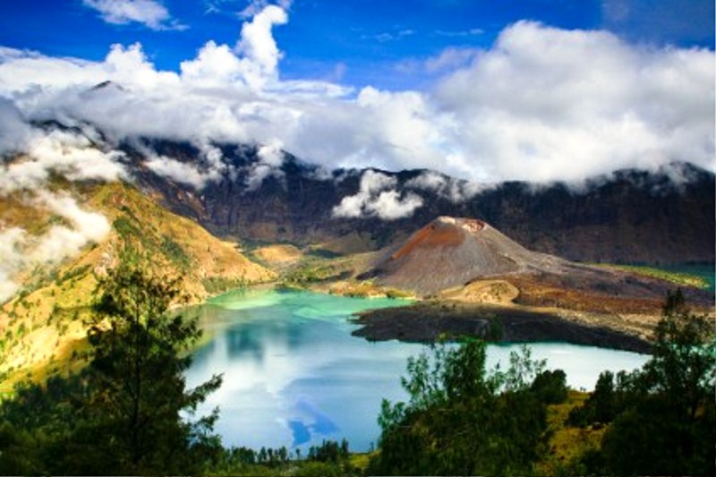 12 Gambar Pemandangan Alam Indah Indonesia Gunung Rinjani Nusa Tenggara