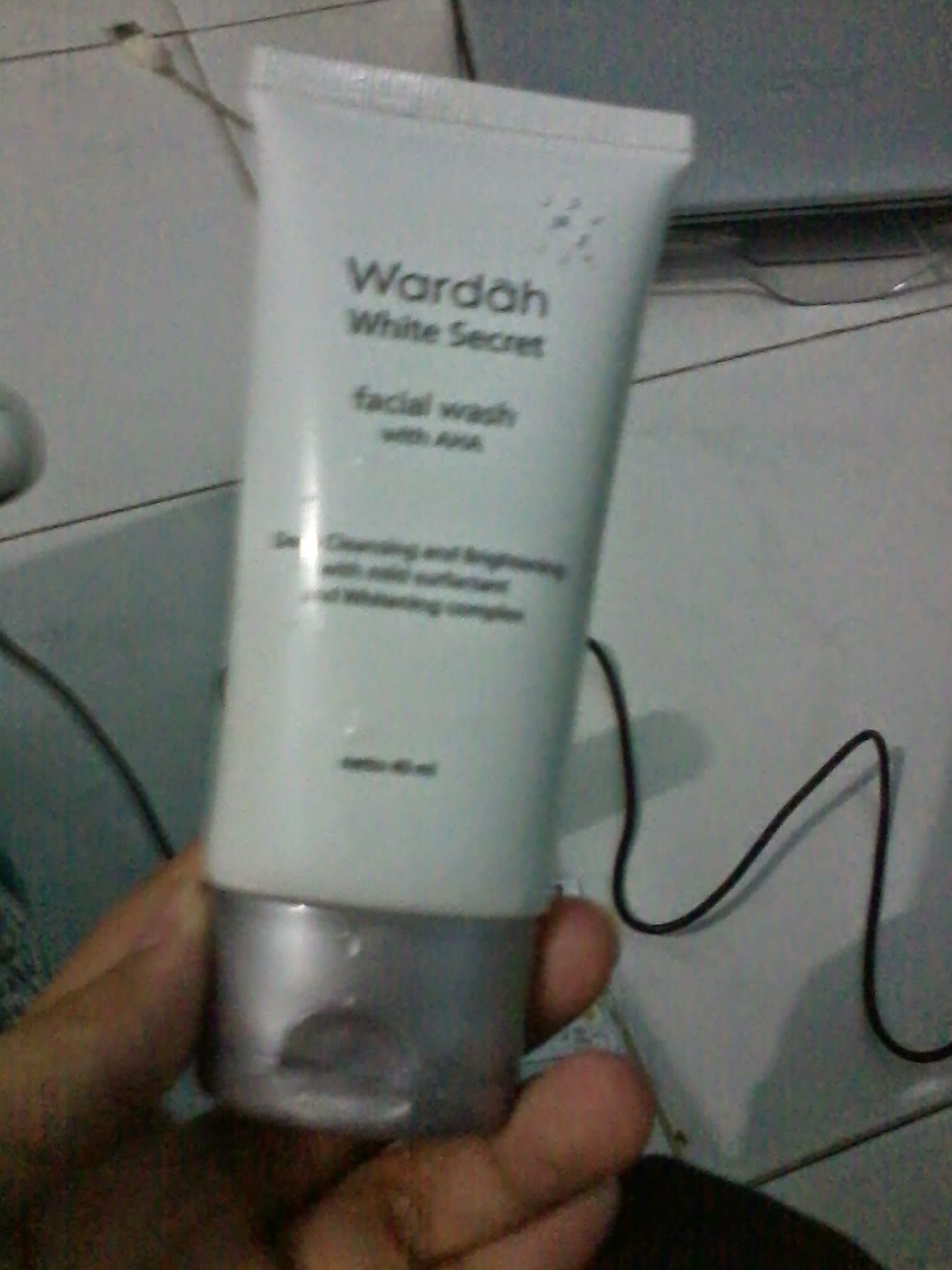 Review Wardah White Secret Facial Wash with AHA ~ La blog