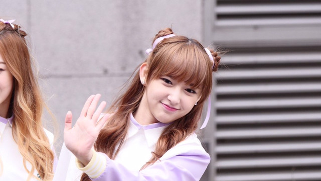 닮은 연예인이 꽤 많은거같은 98년생 중국인 아이돌.jpg | 인스티즈