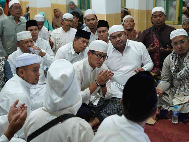 Sandiaga Uno Hadiri Haul ke 14 Guru Ijai di Banjarmasin Sandiaga Uno Hadiri Haul ke 14 Guru Ijai di Banjarmasin
