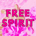 Roze wallpaper met tekst free spirit en bloemen