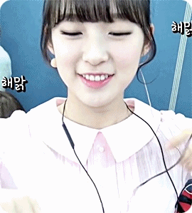 의상이 핑크색이라 기분이 좋은 아린이.gif | 인스티즈