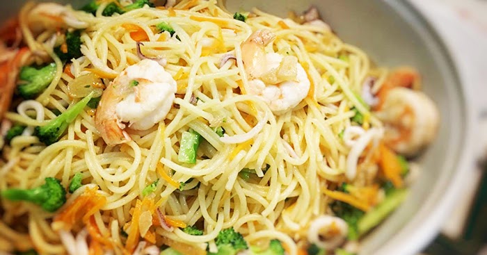 Nin's Little Nook: Spaghetti aglio olio seafood cepat dan