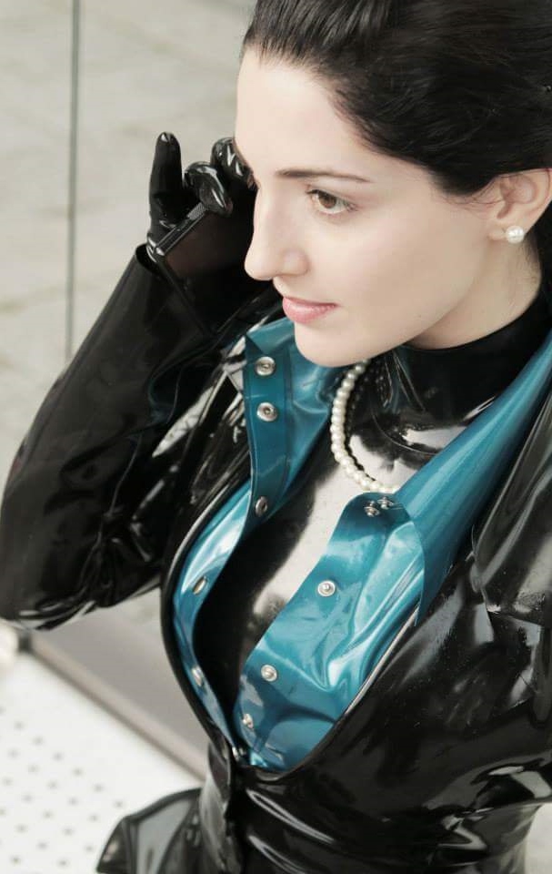 Lovely Ladies in Leather: Shiny from head to toe