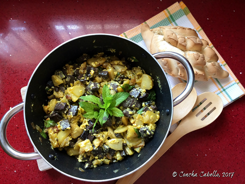 Sangre Encebollada con Huevos Revueltos - La Mesa sangre-encebollada-mesa