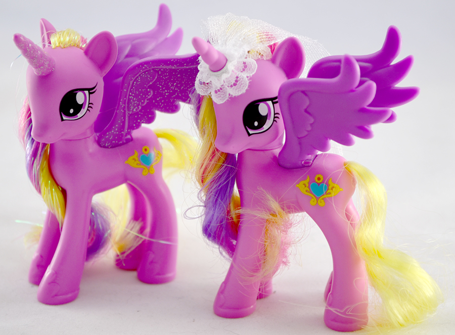 Лошадки литл пони. Hasbro принцесса Каденс gt9002. Принцесса Каденс пони игрушки. МЛП игрушки принцесса Каденс. My little Pony игрушки принцесса Каденс.