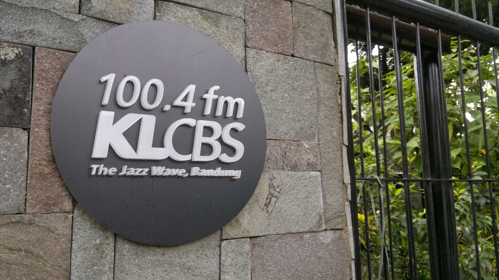 100 4 av. энергия фм. 100 4 av. 1. пилот фм екатеринбург.