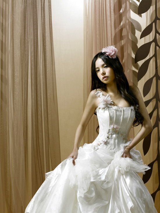 Picture of the Day: Min Hyo Rin - Beautiful Photoshoot Wedding Dress