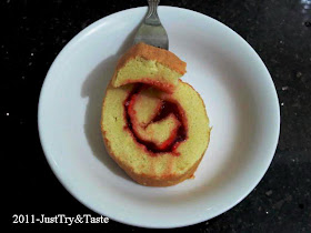 Resep Jelly Roll - Bolu Gulung Strawberry Nan Sedap! JTT