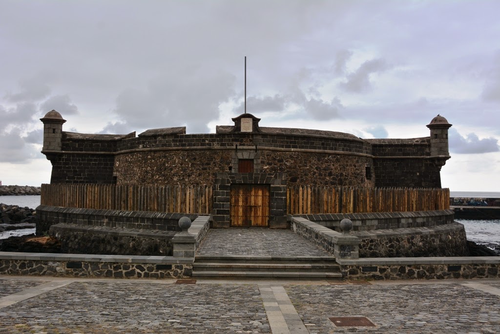 Castillo de San Juan Bautista, Santa Cruz