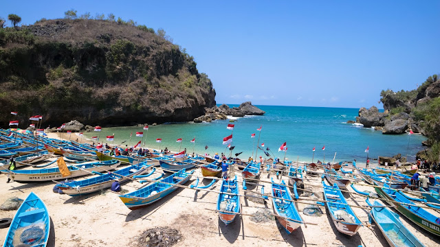 Habiskan Liburan Bersama Keluarga di Pantai Ngerenehan - eksotisme gunungkidul Habiskan Liburan Bersama Keluarga di Pantai Ngerenehan - eksotisme gunungkidul
