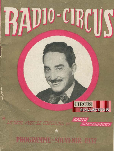 programme doré avec un médaillon une photo de l'animateur radio