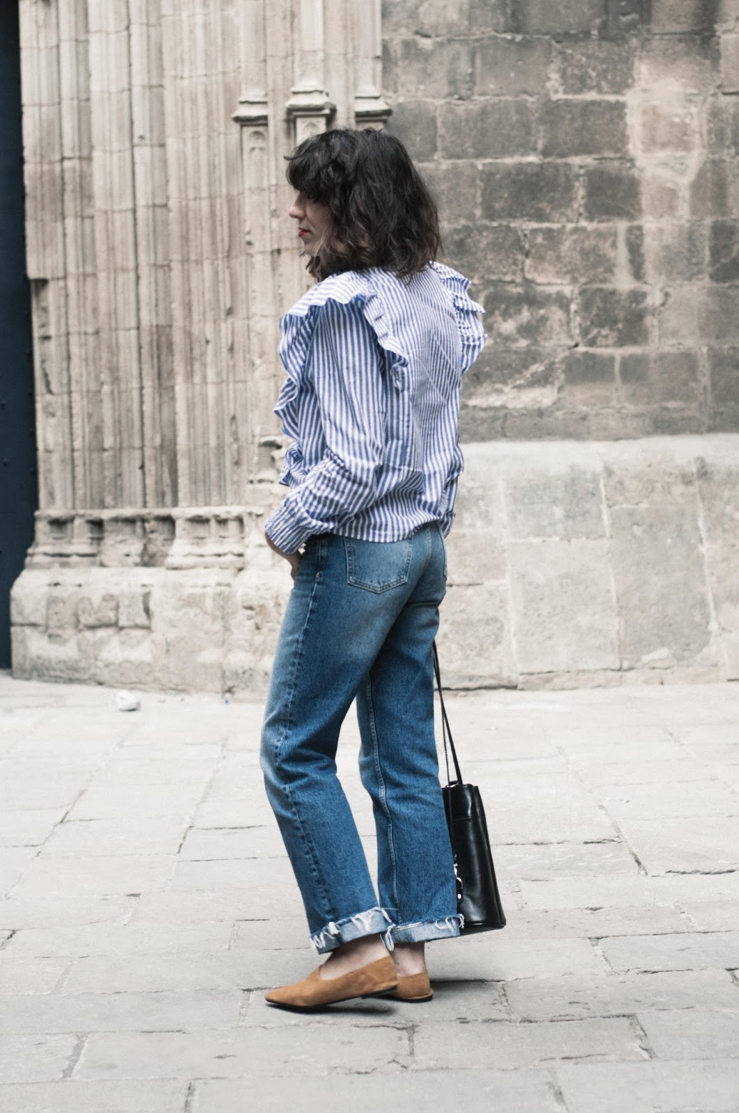 Camisa Bershka, jeans & Other Stories, mocasines slip-on H&M