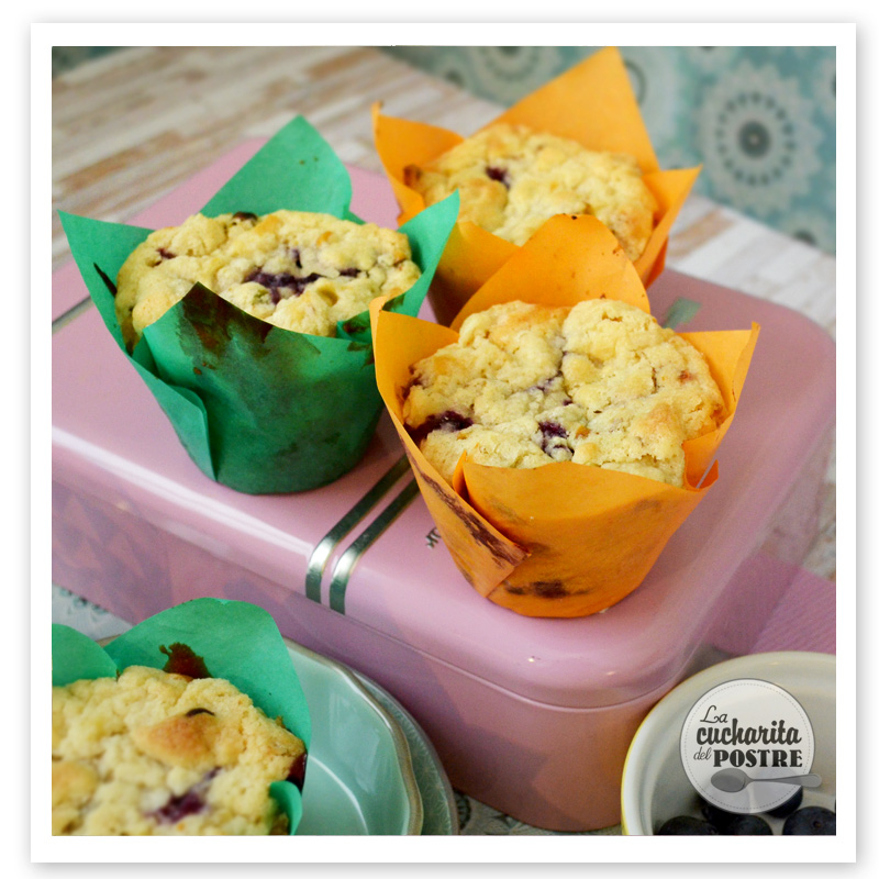 LA CUCHARITA DEL POSTRE MUFFINS DE CHOCOLATE BLANCO Y ARÁNDANOS / BLUEBERRY AND WHITE CHOCOLATE