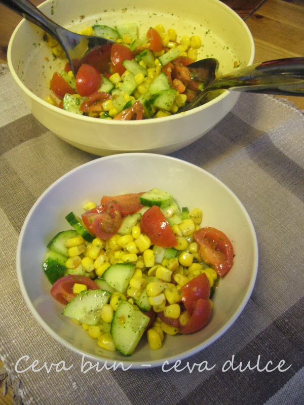 Salata de castraveti cu porumb dulce