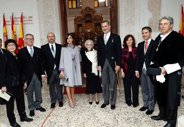 Queen Letizia outfit Carolina Herrera Fall 2016 collection. Uruguayan poet Mrs. Ida Vitale