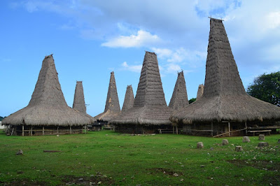 rumah adat sumba NTT rumah adat sumba NTT
