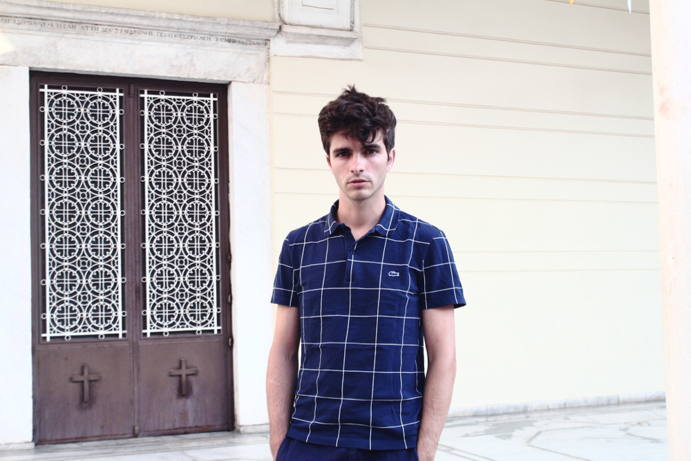 blog-mode-homme-masculine-voyage-grece-polo-lacoste-bleu-motif-geometrique-carreau-short-look-sandales-cuir-naturel-made-in-fance-vacances-nauplie-preppy-menstyle-parisien-bordeaux-paris-blogueur - 2