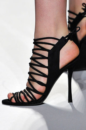 FASHIONISTAS: PAMPER YOUR FEET WITH SEXY STRAPPY SANDALS THIS SUMMER