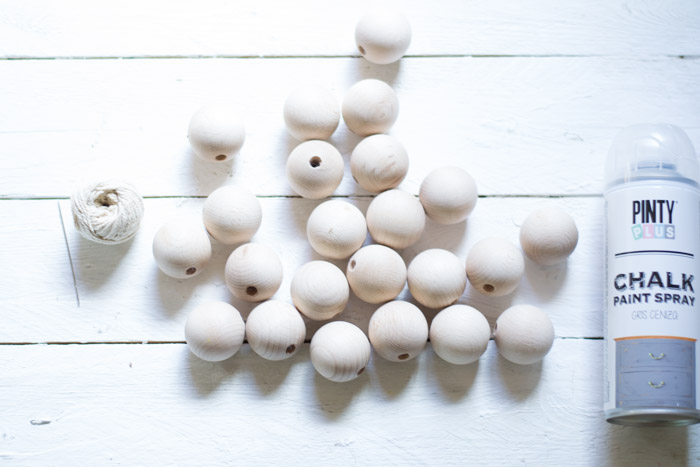 Perchero bolas madera infantil