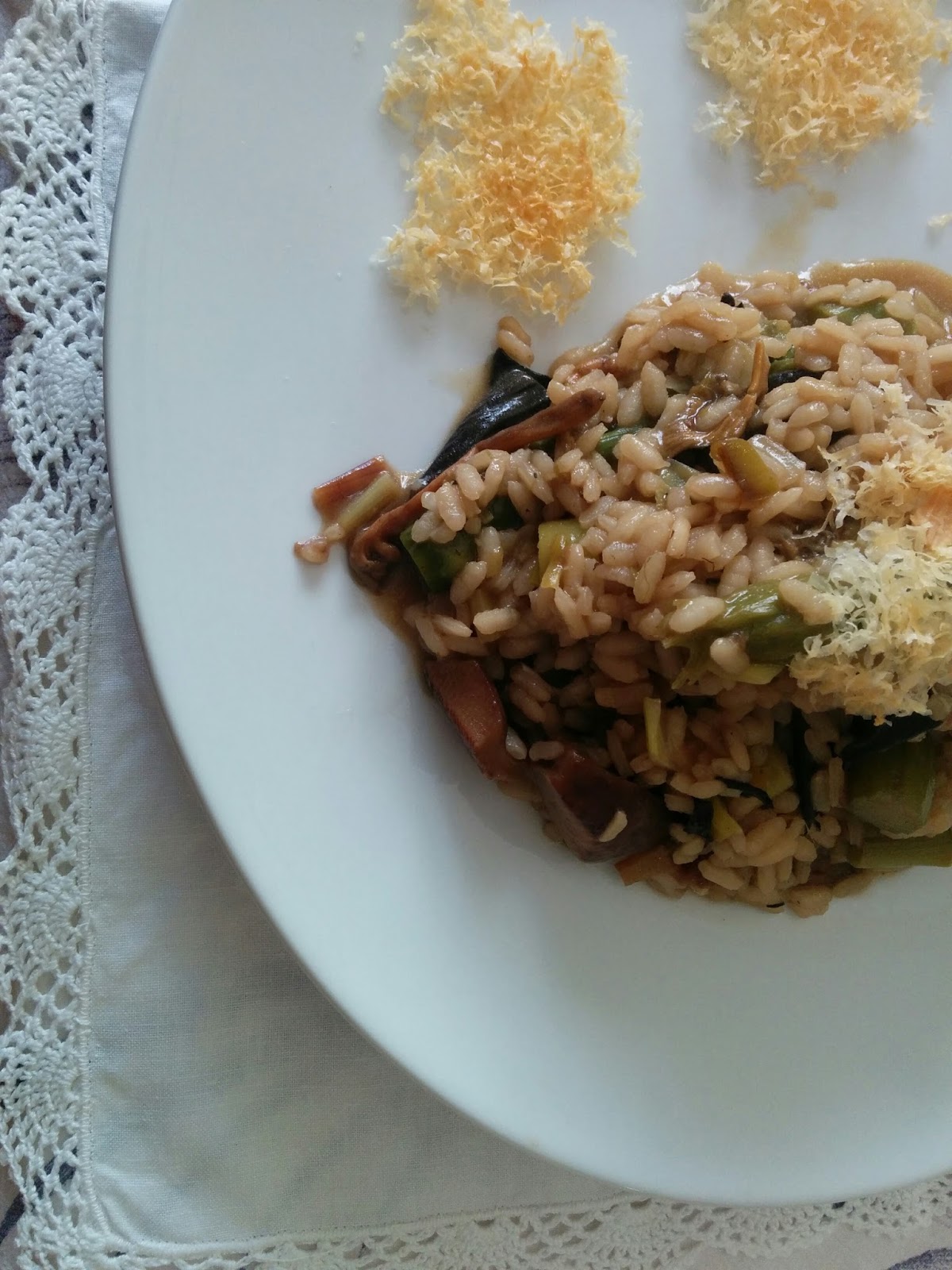Risotto ai funghi, asparagi e croccante di Grana Padano