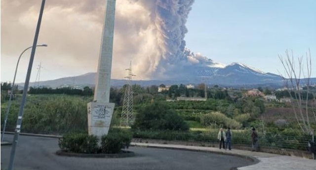 Εξερράγη η Αίτνα, το ενεργότερο ηφαίστειο της Ευρώπης (βίντεο) Εξερράγη η Αίτνα, το ενεργότερο ηφαίστειο της Ευρώπης (βίντεο)