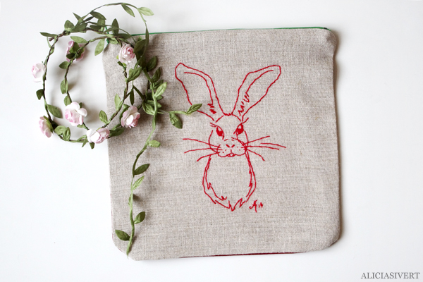 Embroidery by Alicia Sivertsson aliciasivert, alicia sivert, alicia sivertsson, saksamlarpåse, broderi, hantverk, handarbete, textil, återburk, embroidery, needlework, handicraft, craft, kanin, hare, rabbit, bunny
