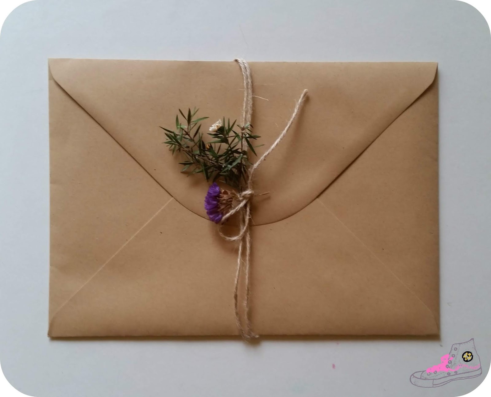 Empaquetado bonito con flores para invitaciones de boda | Patypeando: Un  blog Muy DIY
