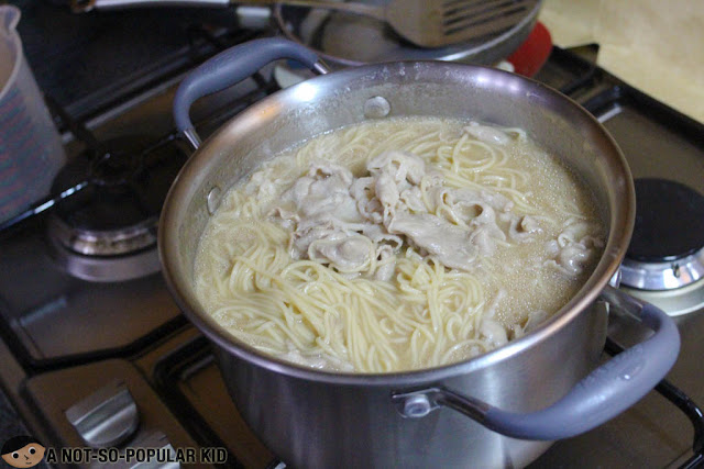 Cooking the Ichiran instant noodles at home