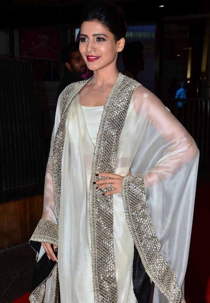 Samantha In White Dress At Jio Filmfare South Awards 2017