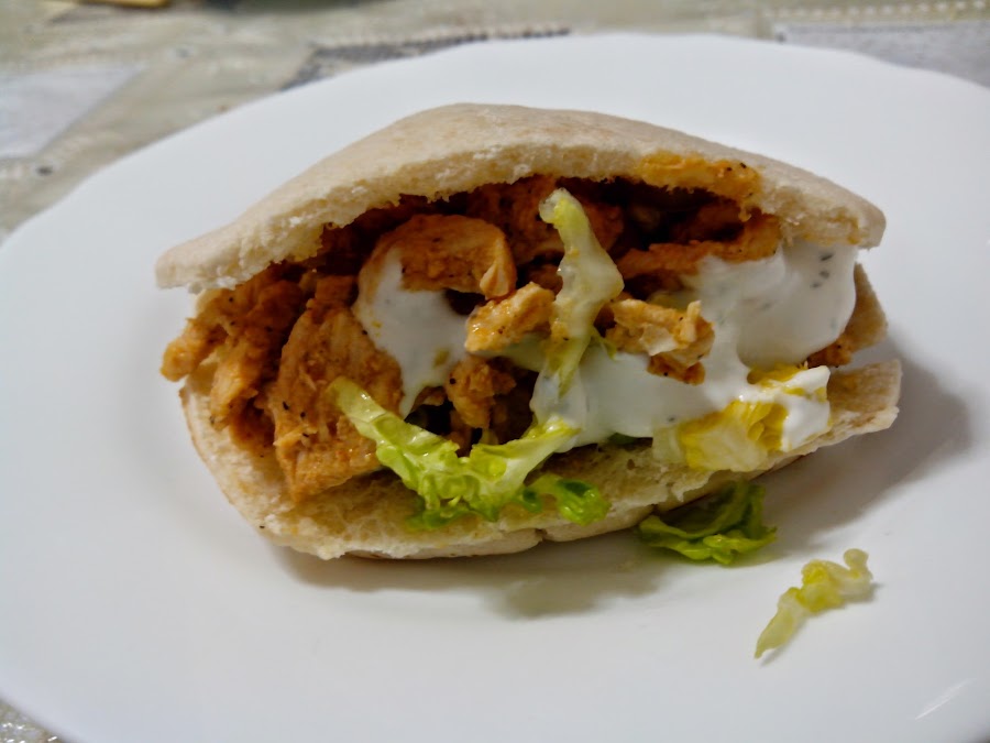 fotografía kebab de pollo