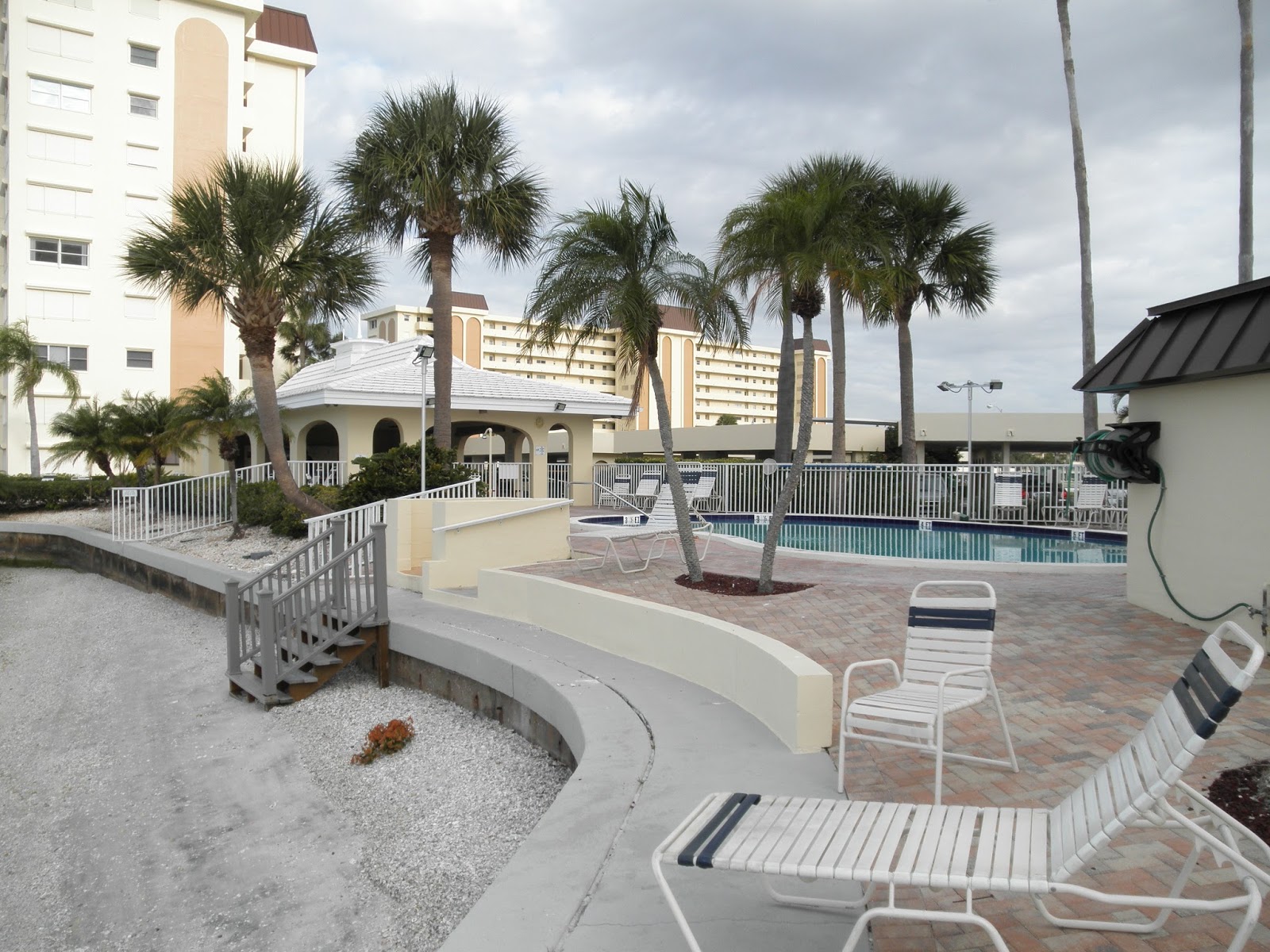 Retirement living in St Petersburg SEA TOWERSOver 55 Complex On the