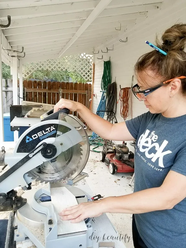 cut wood to length with chop saw | diy beautify
