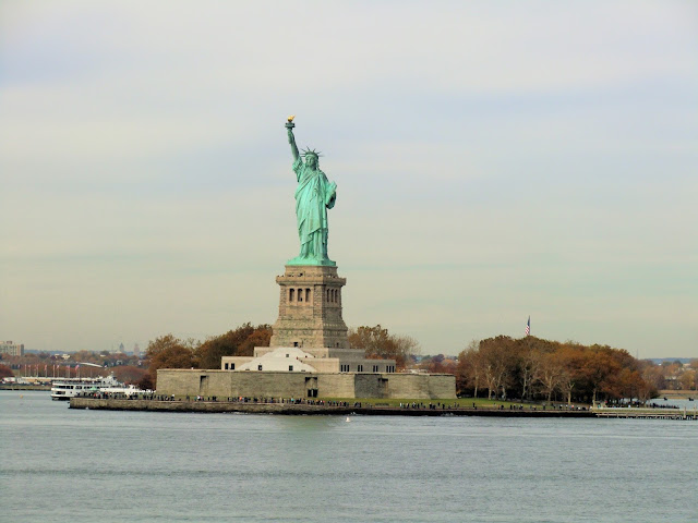 statue de la liberté vue depuis un ferry de staten island gratuit